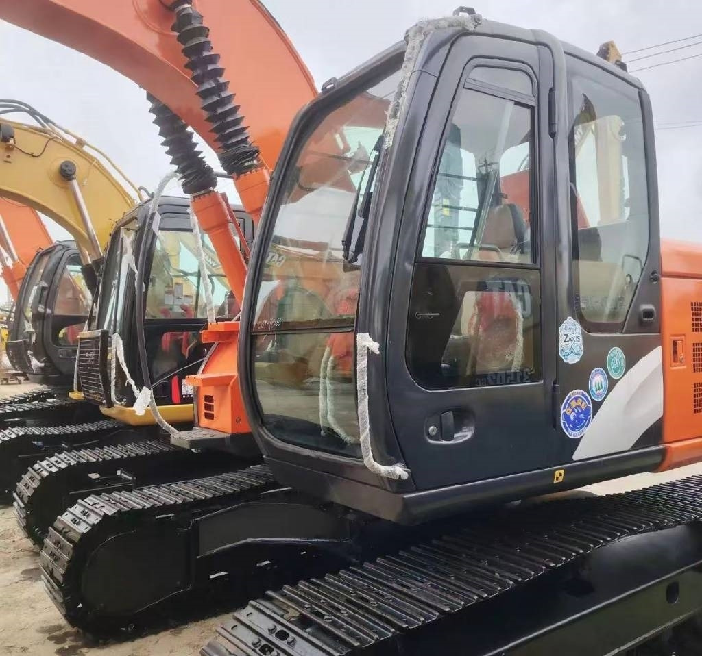 Hitachi 135US-6  - Pásové rýpadlo: obrázok 4 Hitachi 135US-6  - Pásové rýpadlo: obrázok 4