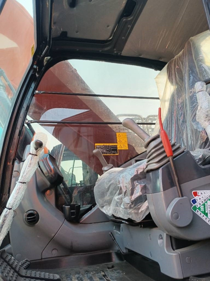 Hitachi ZX 240 - Pásové rýpadlo: obrázok 5 Hitachi ZX 240 - Pásové rýpadlo: obrázok 5