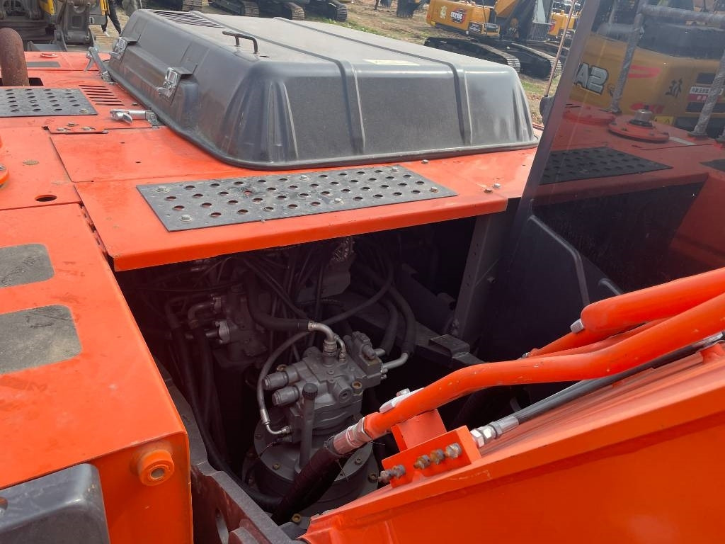 Hitachi ZX 240 - Pásové rýpadlo: obrázok 2 Hitachi ZX 240 - Pásové rýpadlo: obrázok 2