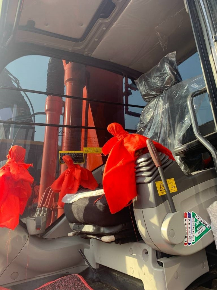 Hitachi Zaxis 200 LC - Pásové rýpadlo: obrázok 2 Hitachi Zaxis 200 LC - Pásové rýpadlo: obrázok 2