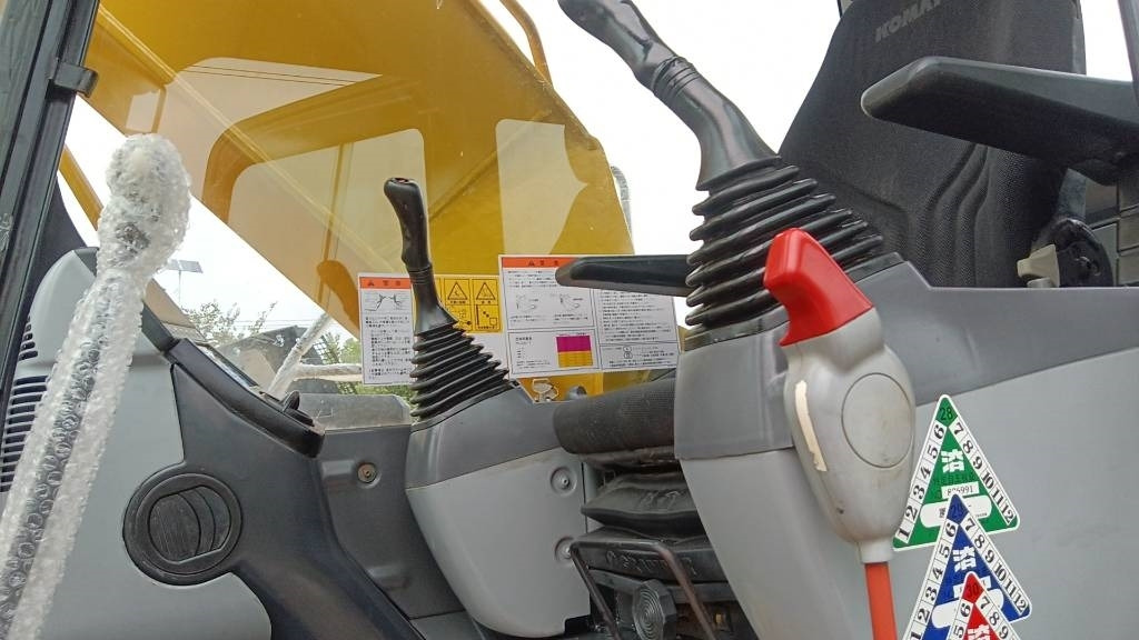 Komatsu PC 220-7 - Pásové rýpadlo: obrázok 5 Komatsu PC 220-7 - Pásové rýpadlo: obrázok 5