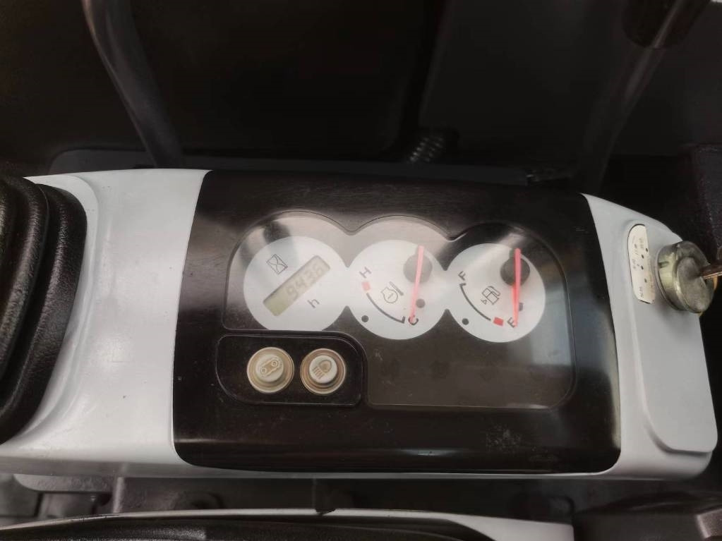 Komatsu PC 35 - Mini rýpadlo: obrázok 4 Komatsu PC 35 - Mini rýpadlo: obrázok 4