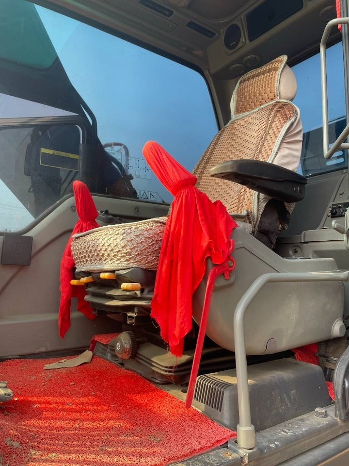 Pásové rýpadlo Volvo EC 210: obrázok 6