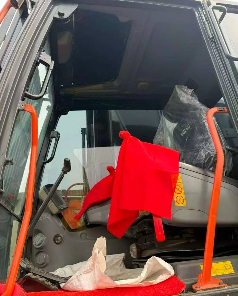 Volvo EC 380 - Pásové rýpadlo: obrázok 4 Volvo EC 380 - Pásové rýpadlo: obrázok 4