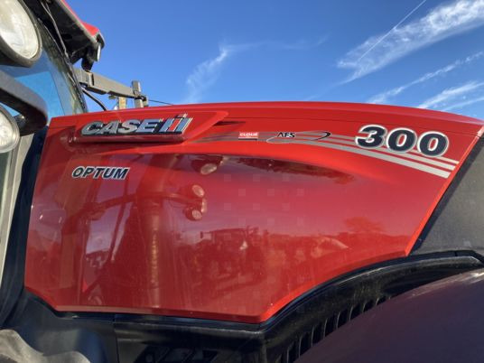 Case IH OPTUM 300 CVX - Traktor: obrázok 3 Case IH OPTUM 300 CVX - Traktor: obrázok 3