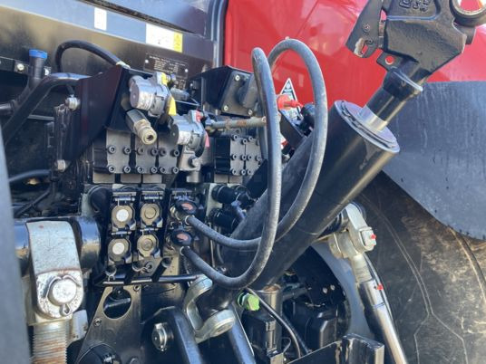 Case IH OPTUM 300 CVX - Traktor: obrázok 4 Case IH OPTUM 300 CVX - Traktor: obrázok 4