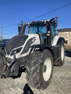 Valtra T154 VERSU - Traktor: obrázok 2 Valtra T154 VERSU - Traktor: obrázok 2