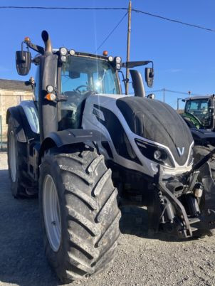Valtra T154 VERSU - Traktor: obrázok 1 Valtra T154 VERSU - Traktor: obrázok 1