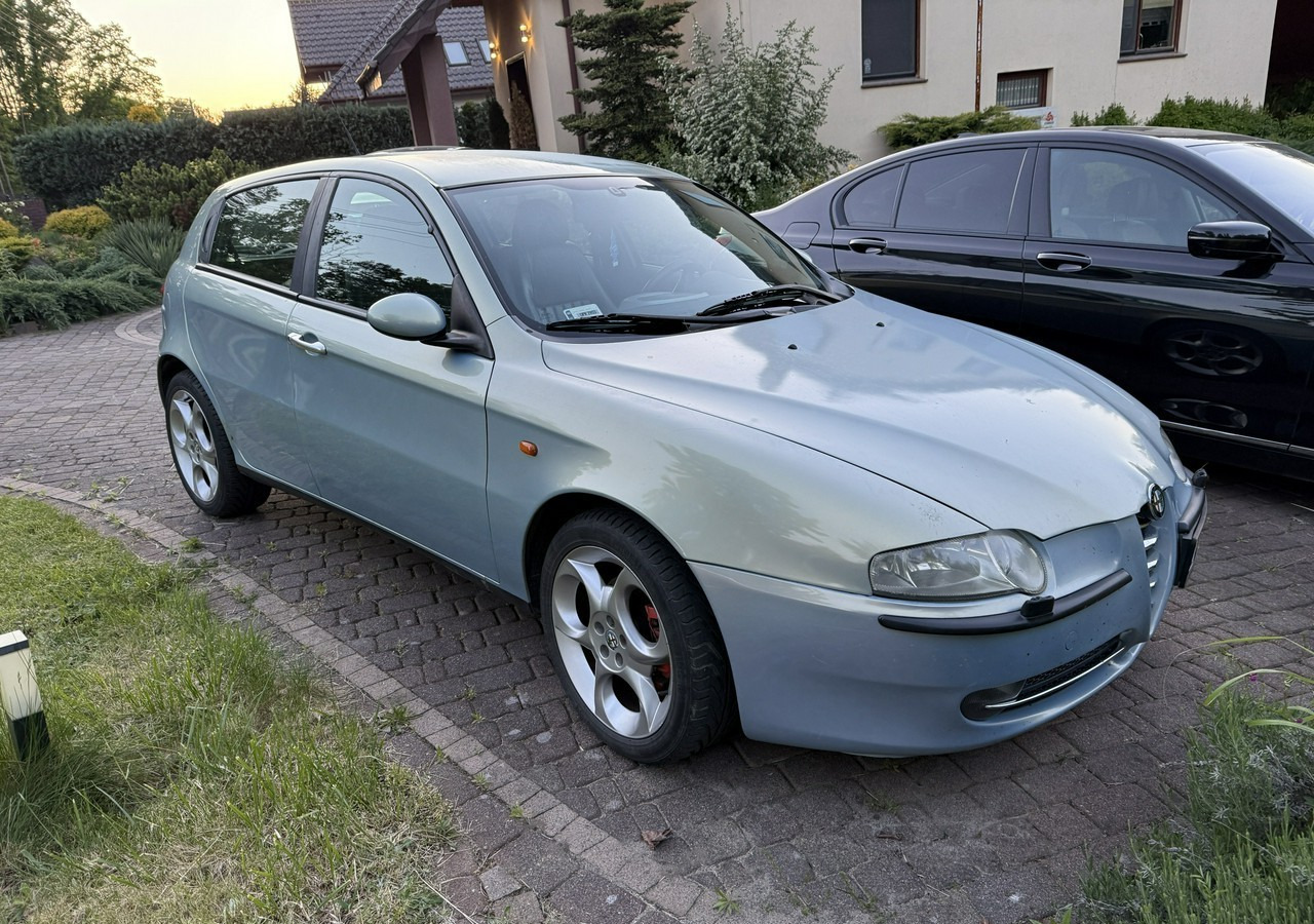 Alfa Romeo 147 Alfa Romeo 147 Klima 1.9 jtd-140KM - Automobil: obrázok 1 Alfa Romeo 147 Alfa Romeo 147 Klima 1.9 jtd-140KM - Automobil: obrázok 1
