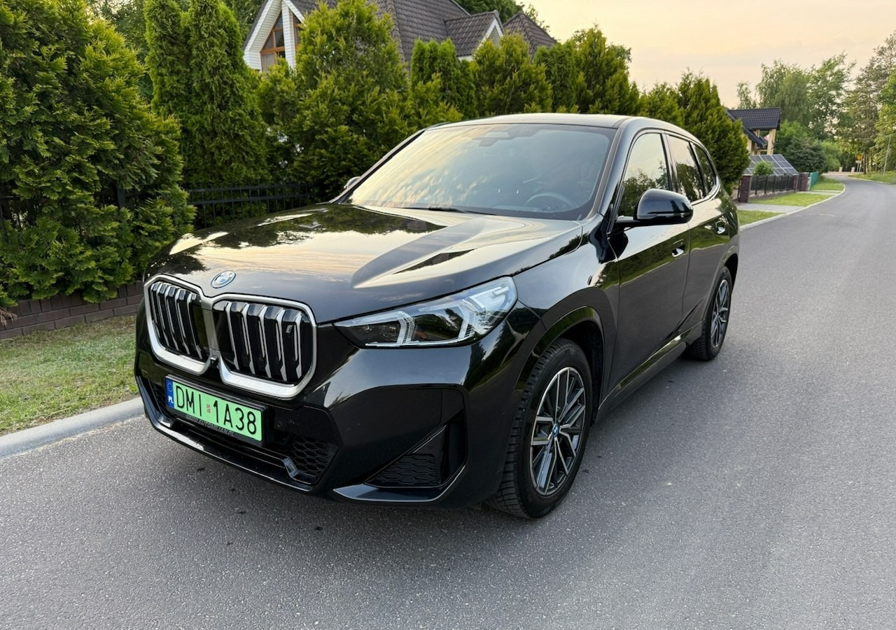 BMW X1 iX1 iX1 xDrive30 313KM M-Sport H/K Panorama AdaptiveLed Masaże Kam360 - SUV: obrázok 1 BMW X1 iX1 iX1 xDrive30 313KM M-Sport H/K Panorama AdaptiveLed Masaże Kam360 - SUV: obrázok 1