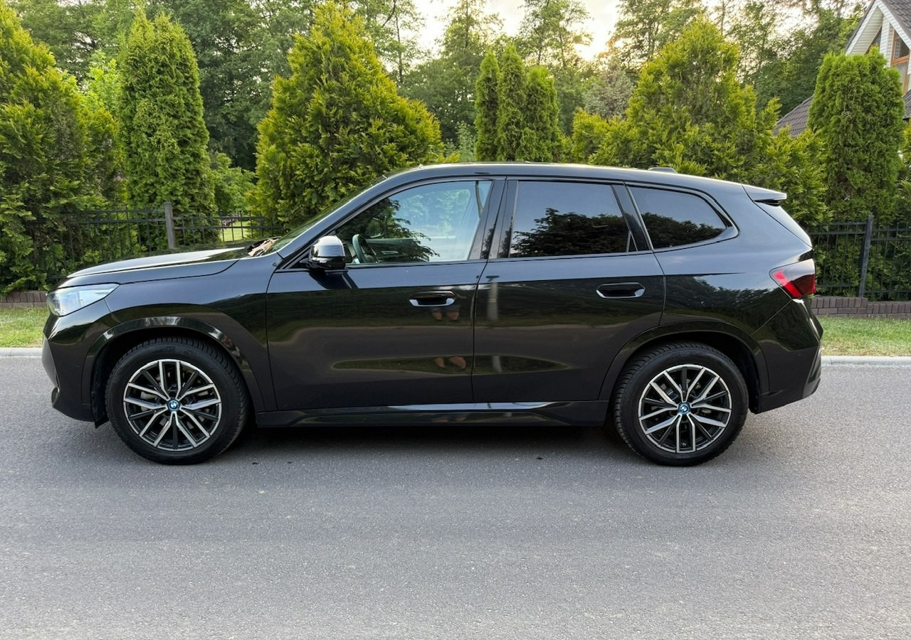 BMW X1 iX1 iX1 xDrive30 313KM M-Sport H/K Panorama AdaptiveLed Masaże Kam360 - SUV: obrázok 2 BMW X1 iX1 iX1 xDrive30 313KM M-Sport H/K Panorama AdaptiveLed Masaże Kam360 - SUV: obrázok 2
