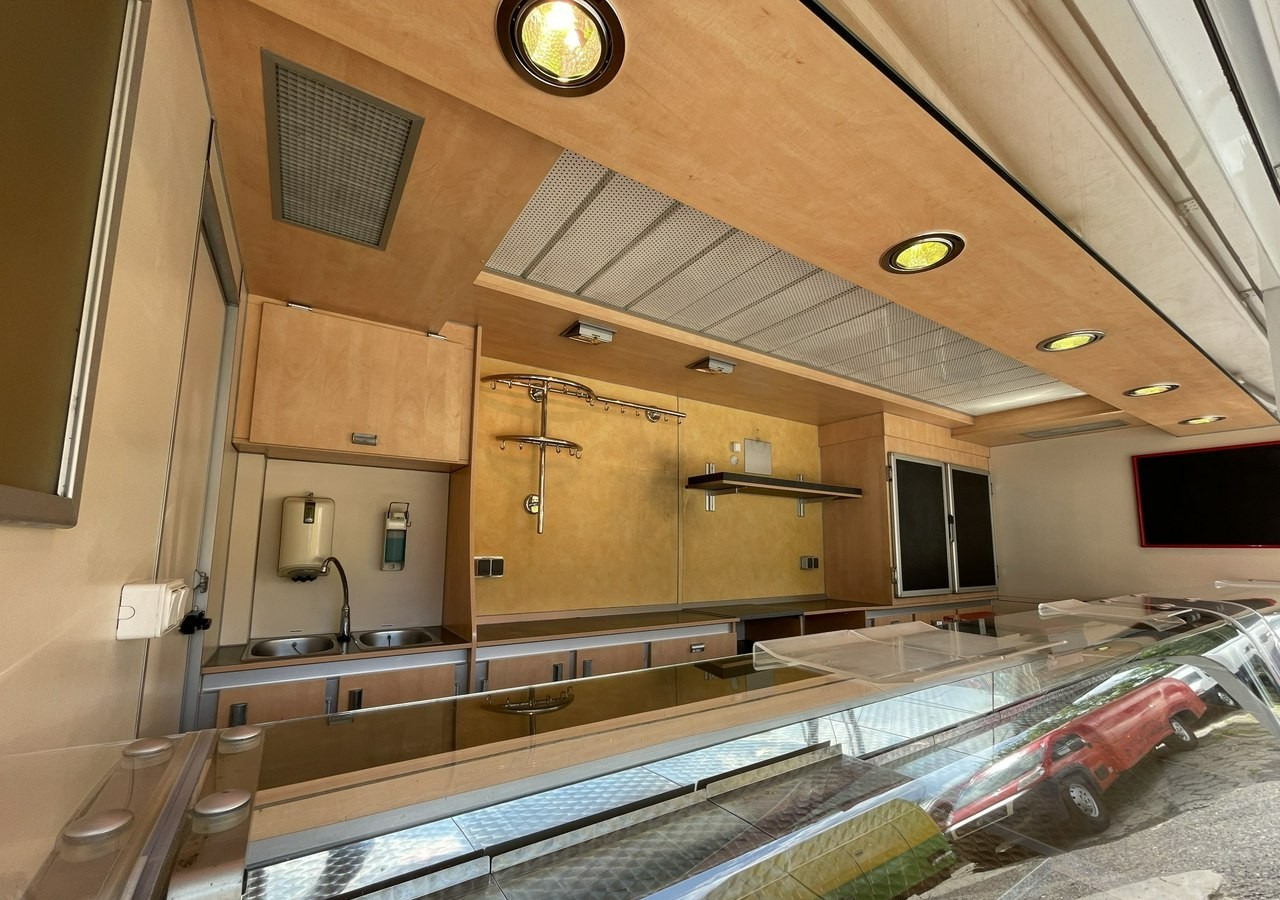 Fiat Ducato Autosklep wędlin Gastronomiczny Food Truck Foodtruck Sklep Borco - Pojazdná predajňa: obrázok 5 Fiat Ducato Autosklep wędlin Gastronomiczny Food Truck Foodtruck Sklep Borco - Pojazdná predajňa: obrázok 5