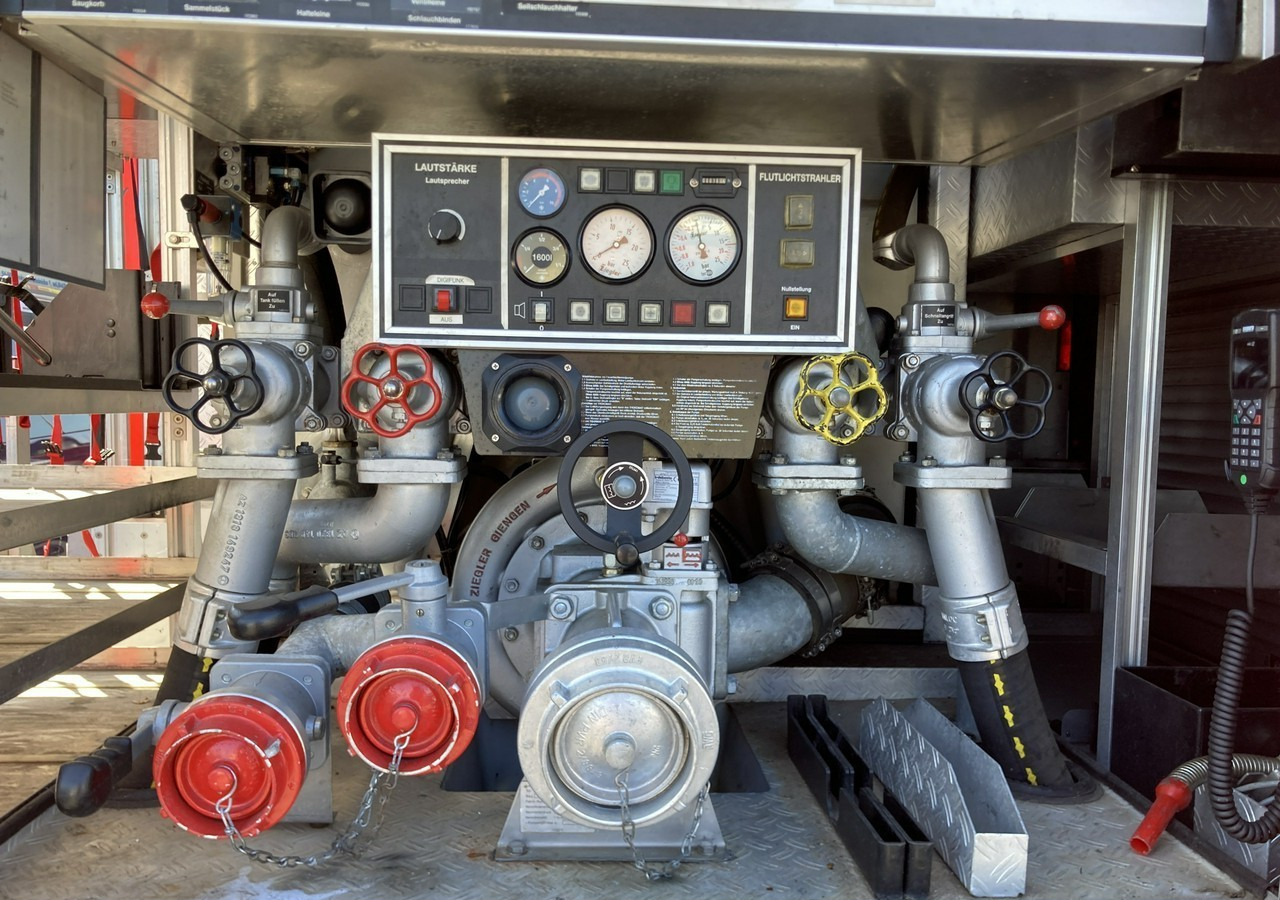 MAN MAN 15,250 Straż pożarna gaśnicza 9-osobowa 4X4 Wóz strażacki MAN 15,250 Straż pożarna gaśnicza 9-osobowa 4X4 Wóz strażacki - Hasičské vozidlo: obrázok 3 MAN MAN 15,250 Straż pożarna gaśnicza 9-osobowa 4X4 Wóz strażacki MAN 15,250 Straż pożarna gaśnicza 9-osobowa 4X4 Wóz strażacki - Hasičské vozidlo: obrázok 3