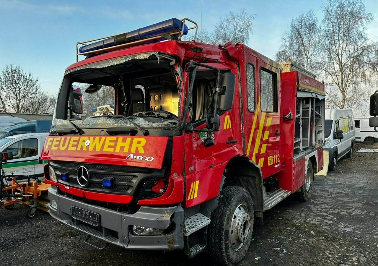 Mercedes-Benz Atego 918 Straż Pożarna 4X4 Wóz strażacki 2006 Atego 918 Straż Pożarna 4X4 Wóz strażacki 2006 - Hasičské vozidlo: obrázok 3 Mercedes-Benz Atego 918 Straż Pożarna 4X4 Wóz strażacki 2006 Atego 918 Straż Pożarna 4X4 Wóz strażacki 2006 - Hasičské vozidlo: obrázok 3