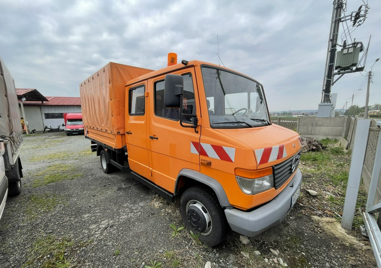 Mercedes-Benz Inny Mercedes-Benz Vario 614 Brygadówka skrzynia plandeka 6-oso doka dokka 2004 - Plachtové nákladné vozidlo: obrázok 1 Mercedes-Benz Inny Mercedes-Benz Vario 614 Brygadówka skrzynia plandeka 6-oso doka dokka 2004 - Plachtové nákladné vozidlo: obrázok 1