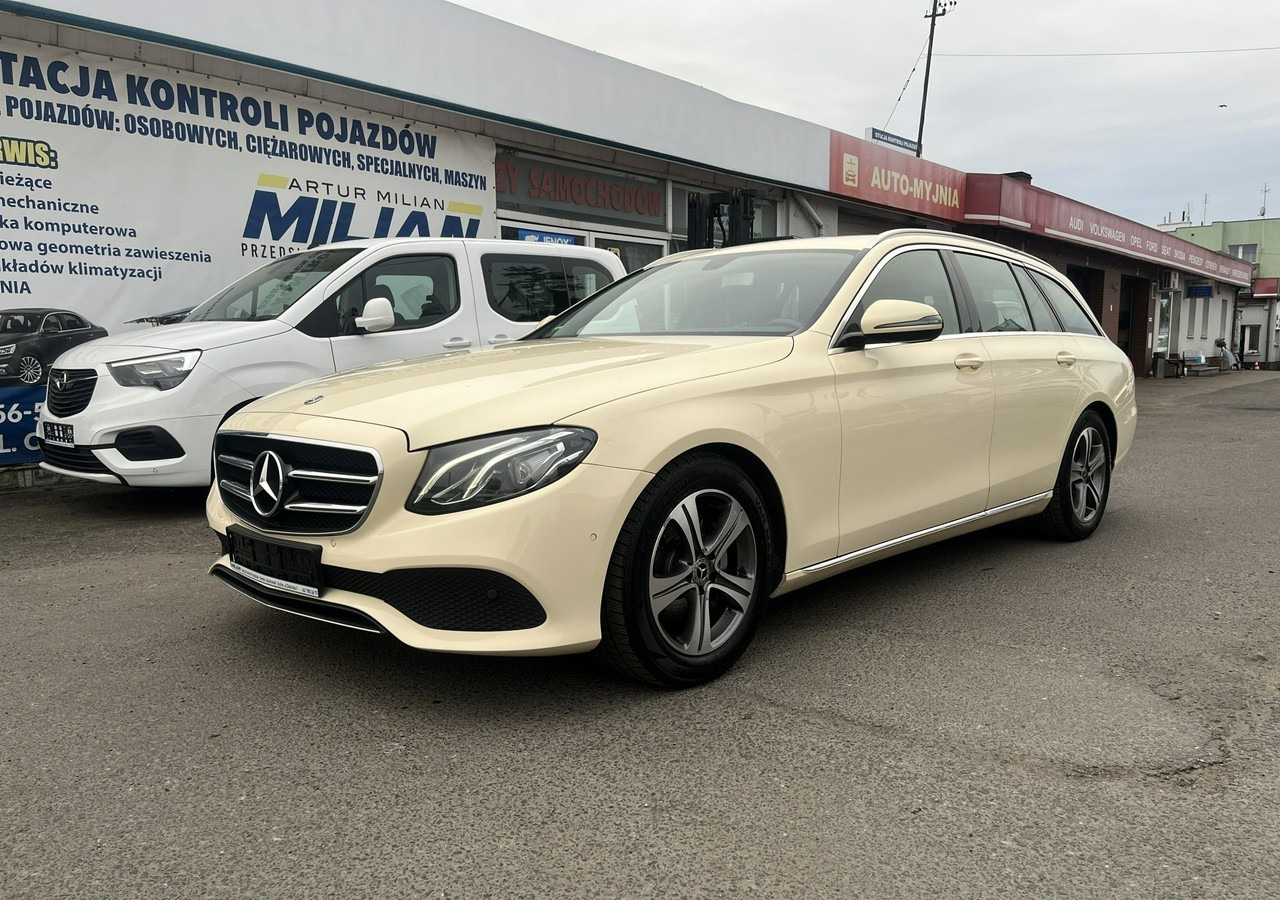 Mercedes-Benz Klasa E E220d T 9G-tronic 197KM Navi FullLed Kamera Asystent Model 2020 FV 2 - Automobil: obrázok 2 Mercedes-Benz Klasa E E220d T 9G-tronic 197KM Navi FullLed Kamera Asystent Model 2020 FV 2 - Automobil: obrázok 2