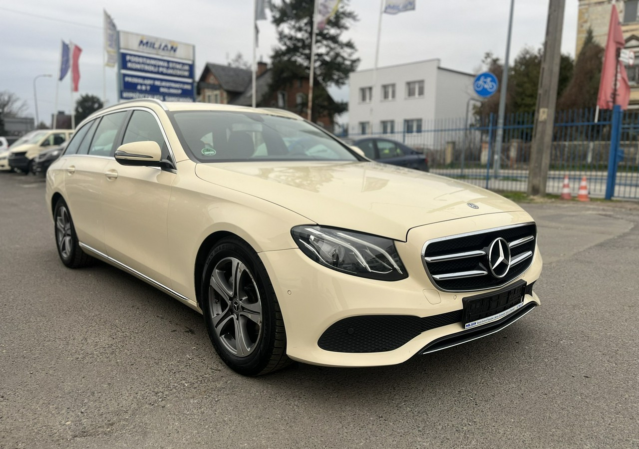 Mercedes-Benz Klasa E E220d T 9G-tronic 197KM Navi FullLed Kamera Asystent Model 2020 FV 2 - Automobil: obrázok 1 Mercedes-Benz Klasa E E220d T 9G-tronic 197KM Navi FullLed Kamera Asystent Model 2020 FV 2 - Automobil: obrázok 1