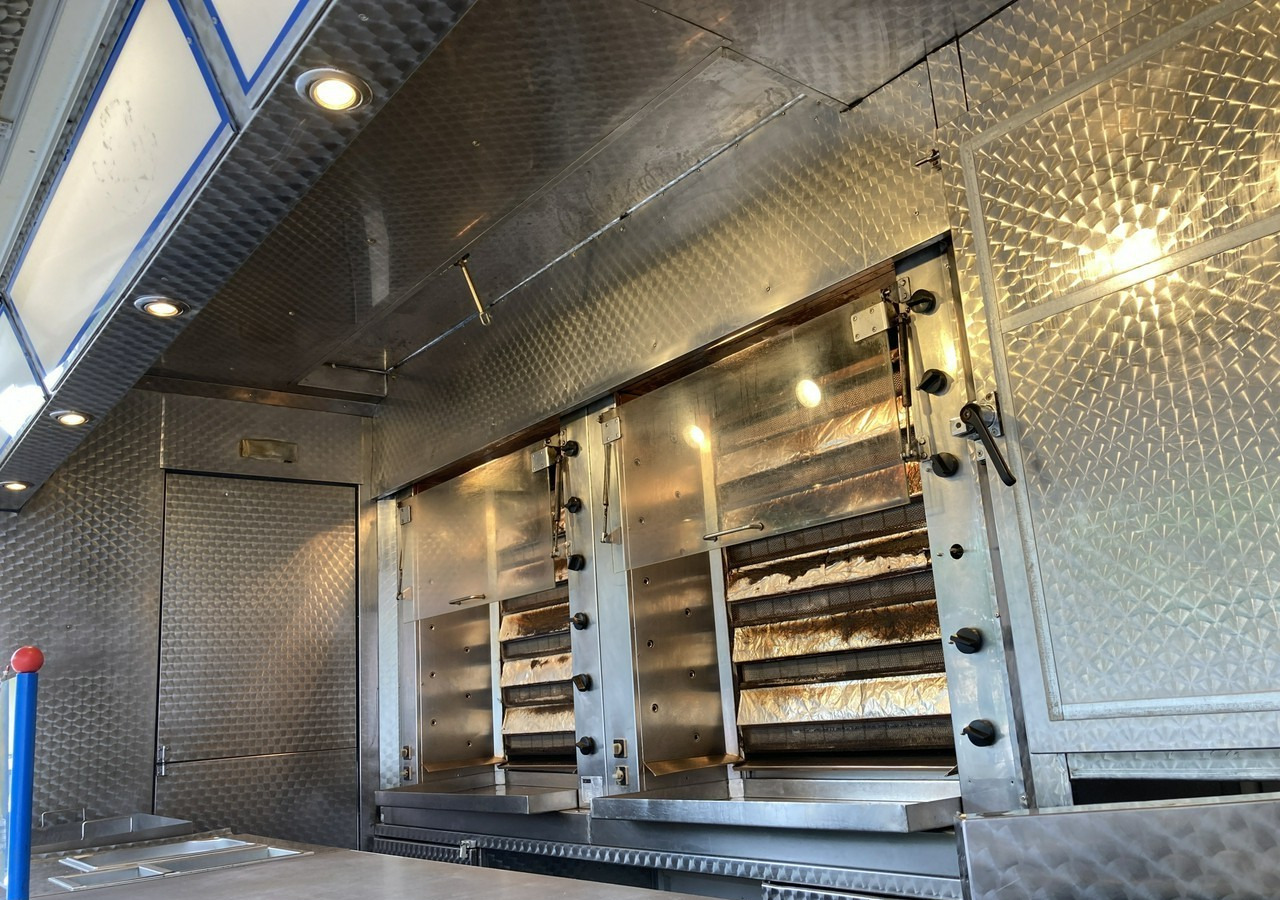 Mercedes-Benz Sprinter Autosklep Grill kurczak Gastronomiczny Food Truck Foodtruck sklep 20 - Pojazdná predajňa: obrázok 3 Mercedes-Benz Sprinter Autosklep Grill kurczak Gastronomiczny Food Truck Foodtruck sklep 20 - Pojazdná predajňa: obrázok 3
