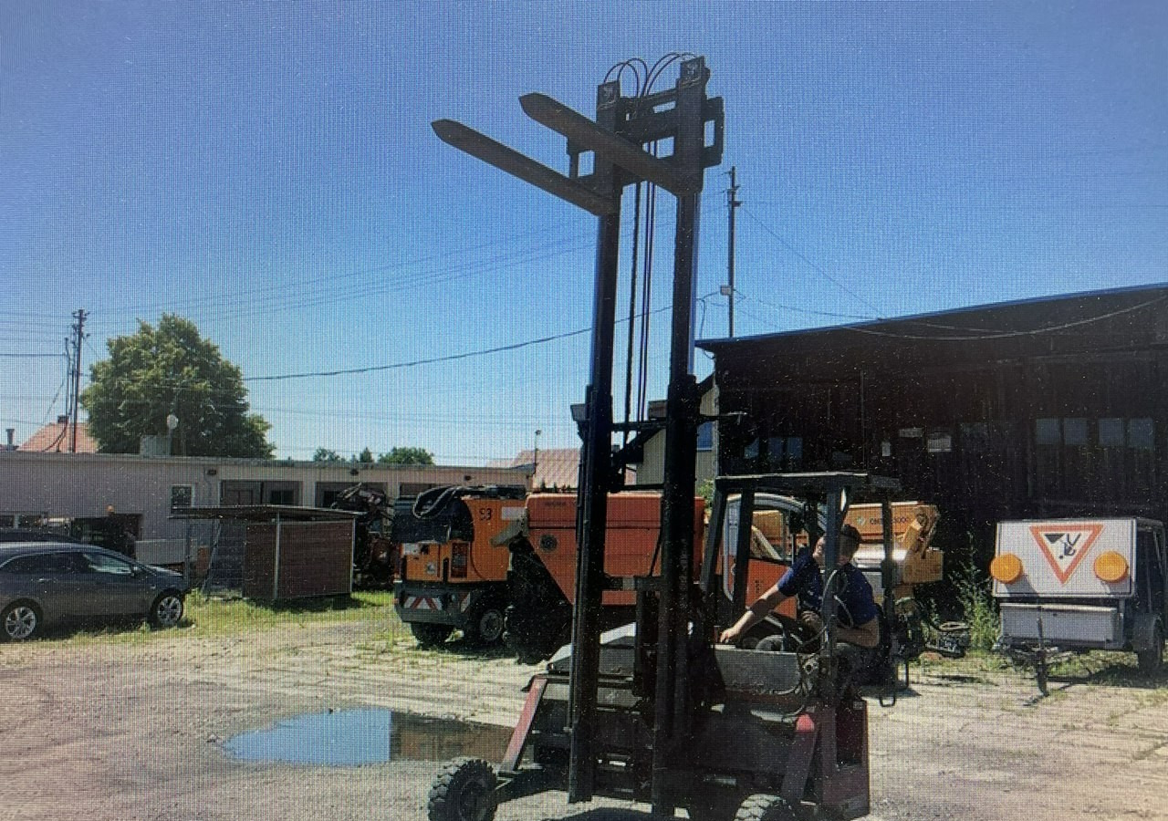 Mercedes-Benz Sprinter Wózek widłowy podwieszany Widlak - Dodávka sklápač: obrázok 1 Mercedes-Benz Sprinter Wózek widłowy podwieszany Widlak - Dodávka sklápač: obrázok 1