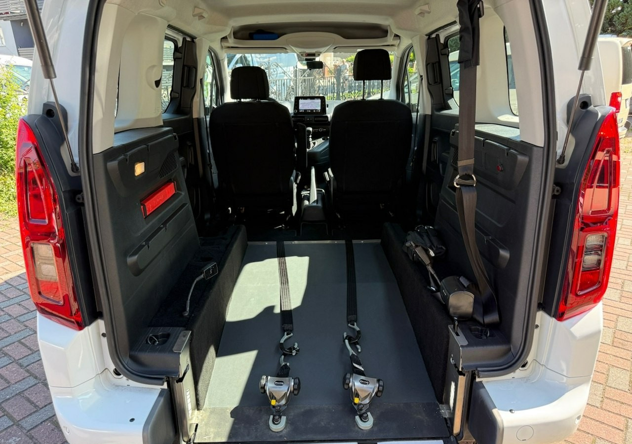 Opel Combo IV Opel Combo Life Niepełnosprawnych inwalida Rampa 32105 km Model 2022 - Automobil: obrázok 4 Opel Combo IV Opel Combo Life Niepełnosprawnych inwalida Rampa 32105 km Model 2022 - Automobil: obrázok 4