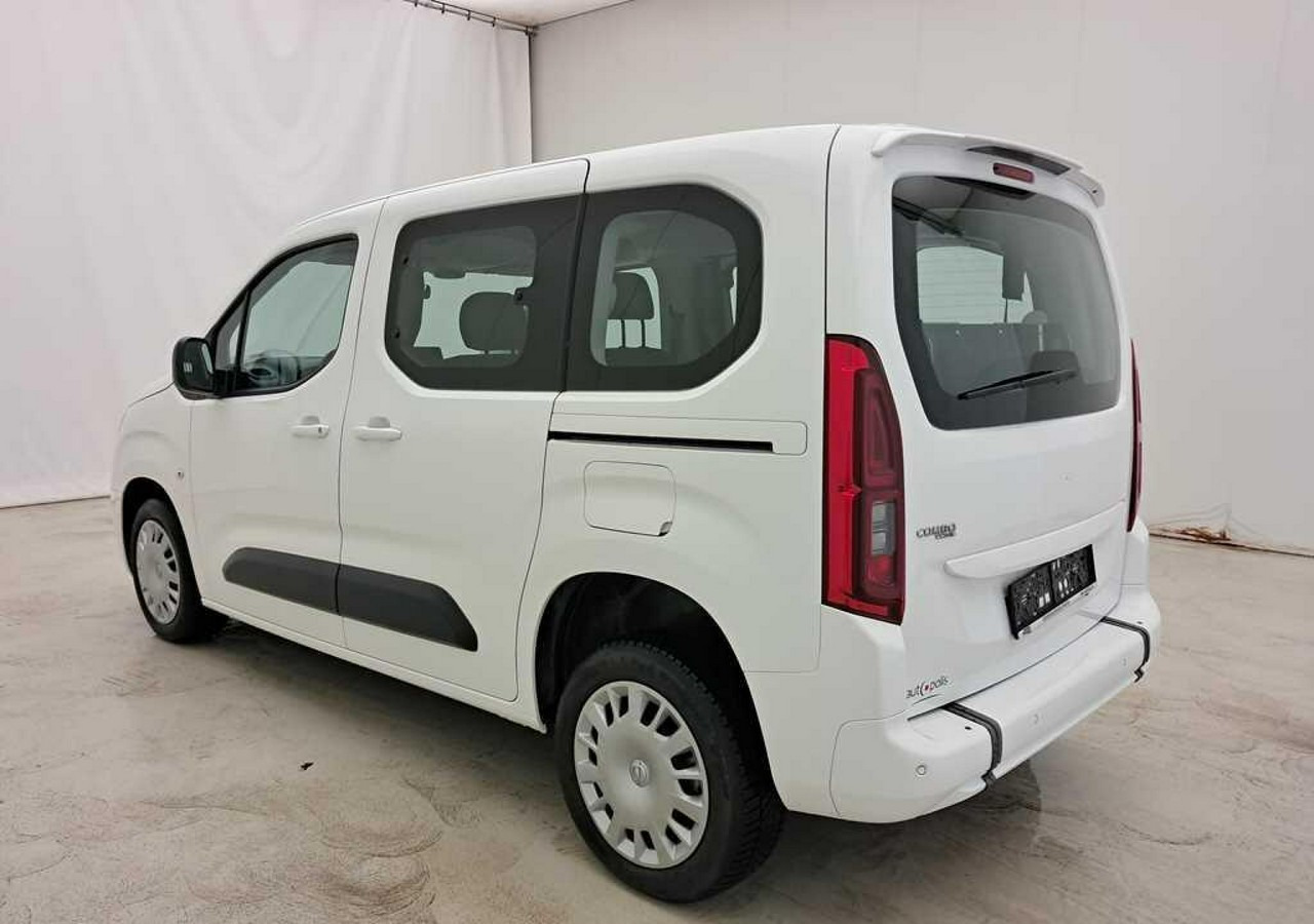 Opel Combo IV Opel Combo dla Niepełnosprawnych inwalida Rampa 32105 km Model 2022 - Automobil: obrázok 3 Opel Combo IV Opel Combo dla Niepełnosprawnych inwalida Rampa 32105 km Model 2022 - Automobil: obrázok 3