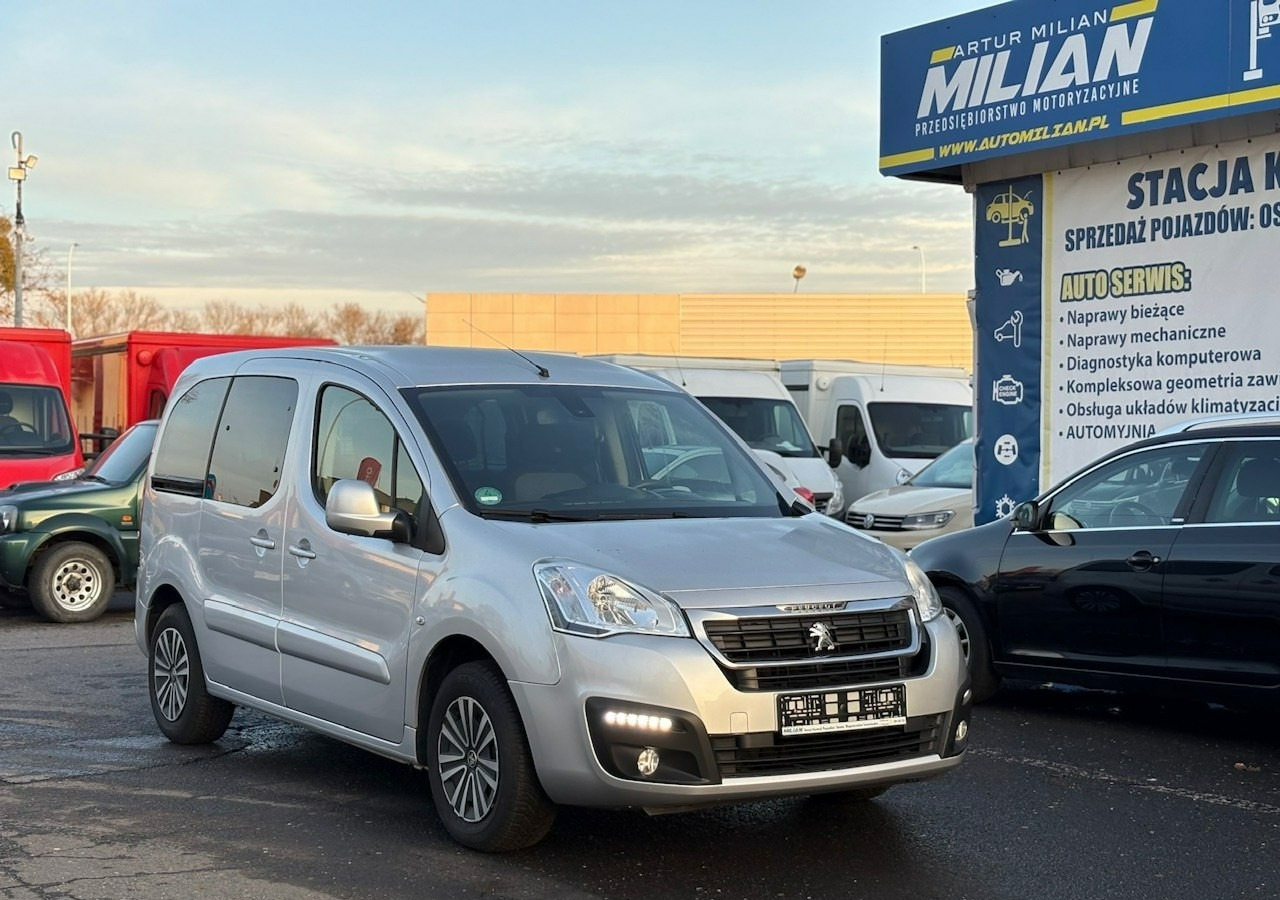 Peugeot Partner II Partner Tepee 1.6 HDI 120KM Family Klimatronik 2xDrzwi 2016 - Kombi: obrázok 1 Peugeot Partner II Partner Tepee 1.6 HDI 120KM Family Klimatronik 2xDrzwi 2016 - Kombi: obrázok 1
