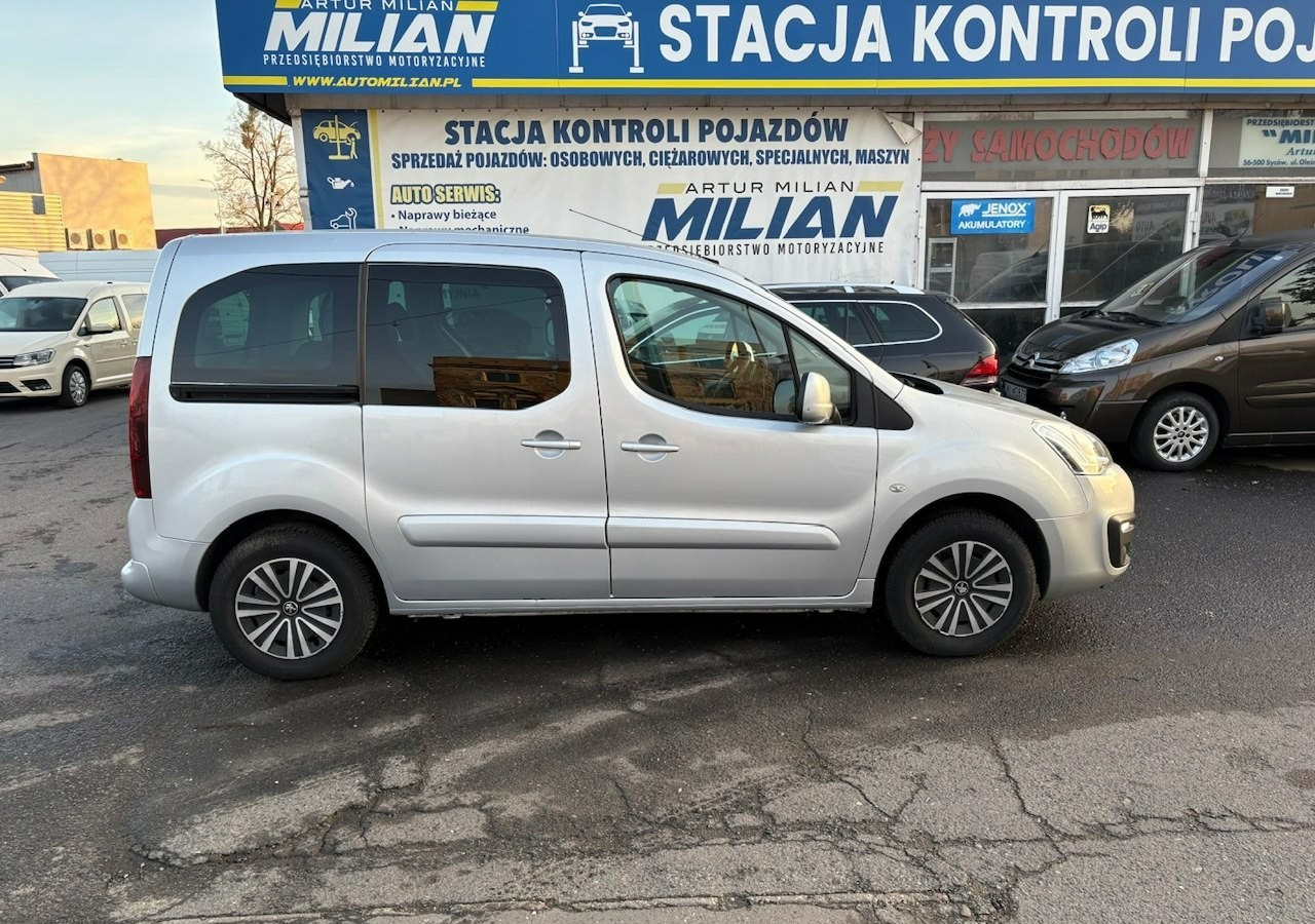 Peugeot Partner II Partner Tepee 1.6 HDI 120KM Family Klimatronik 2xDrzwi 2016 - Kombi: obrázok 3 Peugeot Partner II Partner Tepee 1.6 HDI 120KM Family Klimatronik 2xDrzwi 2016 - Kombi: obrázok 3