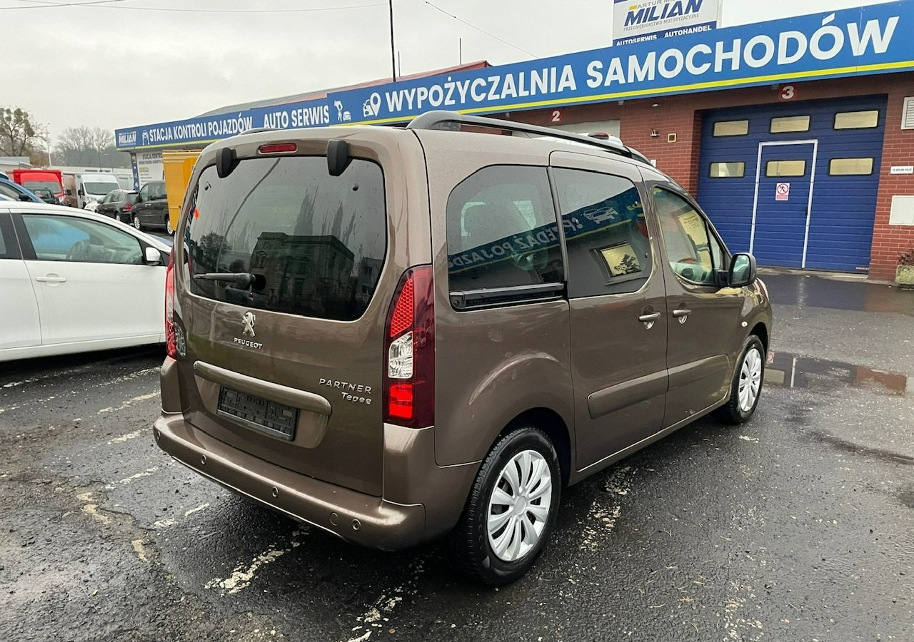 Peugeot Partner II Peugeot Partner Tepee 1.6 VTi 120KM Family Model 2013 - Kombi: obrázok 4 Peugeot Partner II Peugeot Partner Tepee 1.6 VTi 120KM Family Model 2013 - Kombi: obrázok 4