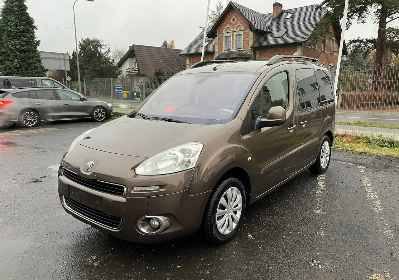 Peugeot Partner II Peugeot Partner Tepee 1.6 VTi 120KM Family Model 2013 - Kombi: obrázok 1 Peugeot Partner II Peugeot Partner Tepee 1.6 VTi 120KM Family Model 2013 - Kombi: obrázok 1