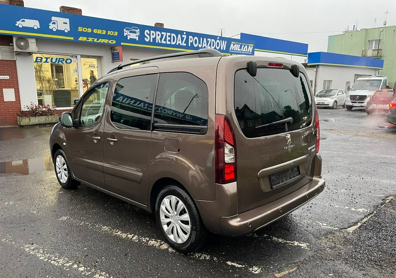 Peugeot Partner II Peugeot Partner Tepee 1.6 VTi 120KM Family Model 2013 - Kombi: obrázok 3 Peugeot Partner II Peugeot Partner Tepee 1.6 VTi 120KM Family Model 2013 - Kombi: obrázok 3