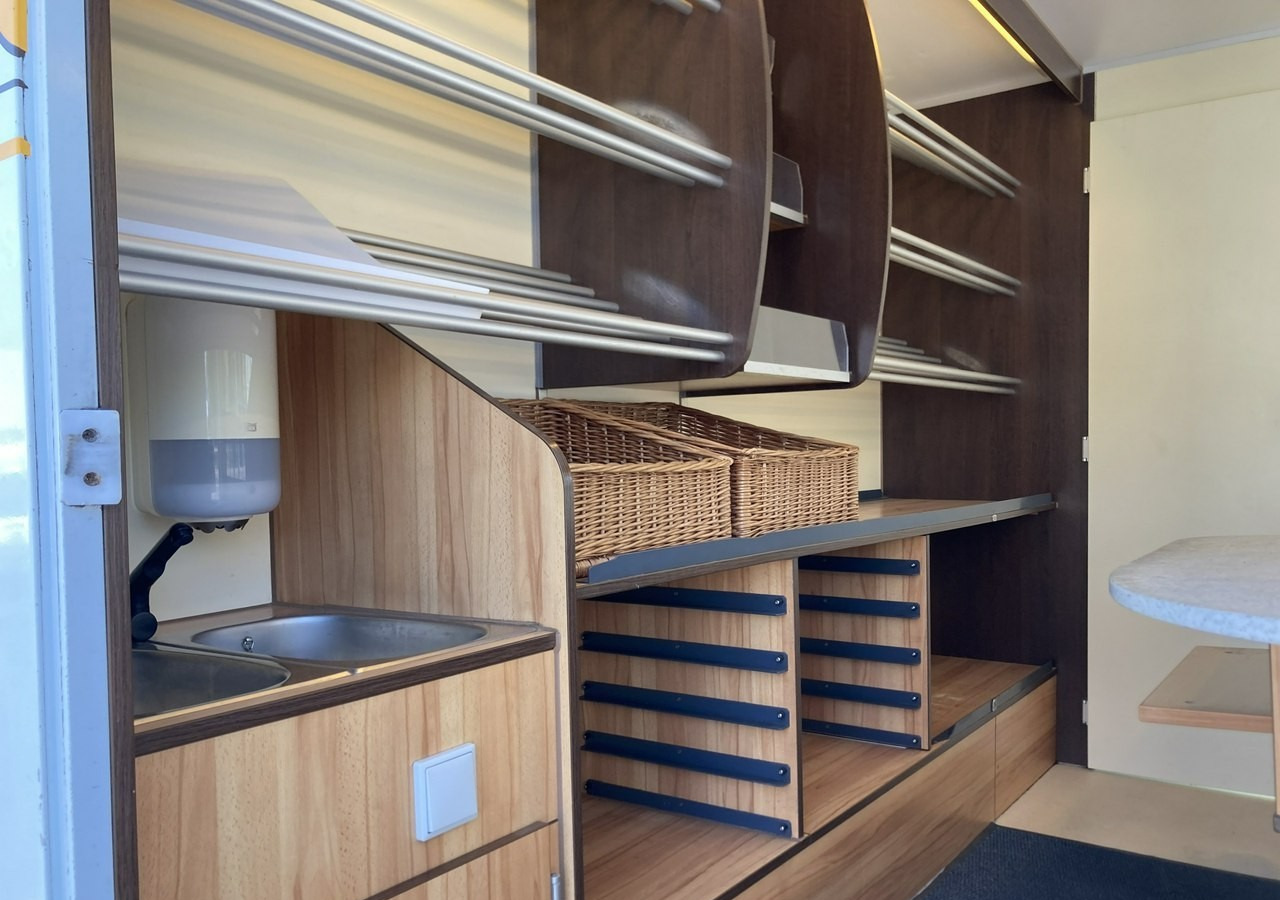 Renault Master Autosklep pieczyw Gastronomiczny Food Truck Foodtruck sklep Borco 20 - Pojazdná predajňa: obrázok 4 Renault Master Autosklep pieczyw Gastronomiczny Food Truck Foodtruck sklep Borco 20 - Pojazdná predajňa: obrázok 4
