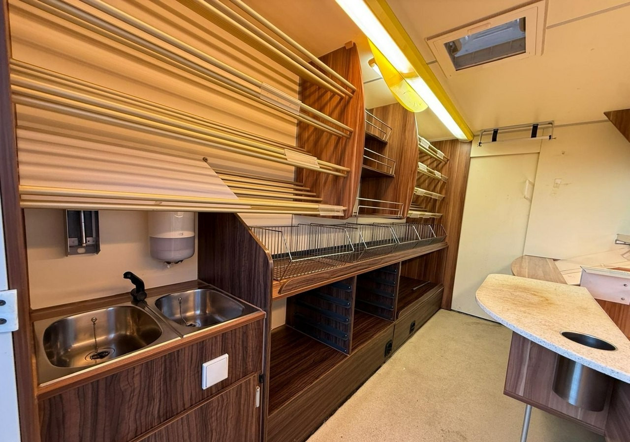 Renault Master Autosklep pieczyw Sklep Gastronomiczny Food Truck Foodtruck BORCO 20 - Pojazdná predajňa: obrázok 5 Renault Master Autosklep pieczyw Sklep Gastronomiczny Food Truck Foodtruck BORCO 20 - Pojazdná predajňa: obrázok 5