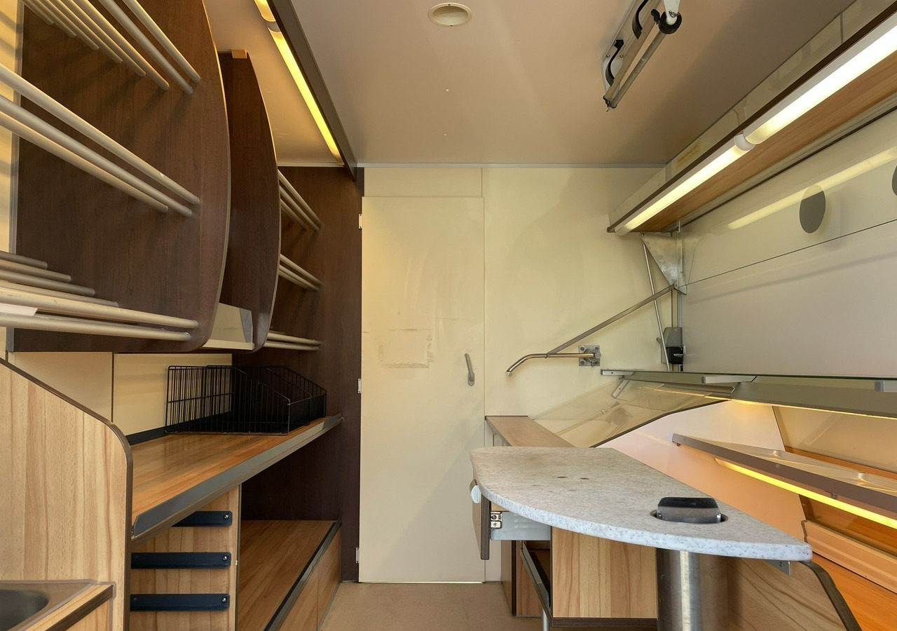 Renault Master Autosklep pieczyw Sklep Gastronomiczny Food Truck Foodtruck Borco 20 - Pojazdná predajňa: obrázok 2 Renault Master Autosklep pieczyw Sklep Gastronomiczny Food Truck Foodtruck Borco 20 - Pojazdná predajňa: obrázok 2