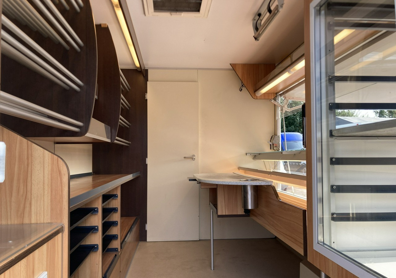 Renault Master Autosklep pieczywa Gastronomiczny Food Truck Foodtruck sklep BORCO20 - Pojazdná predajňa: obrázok 3 Renault Master Autosklep pieczywa Gastronomiczny Food Truck Foodtruck sklep BORCO20 - Pojazdná predajňa: obrázok 3
