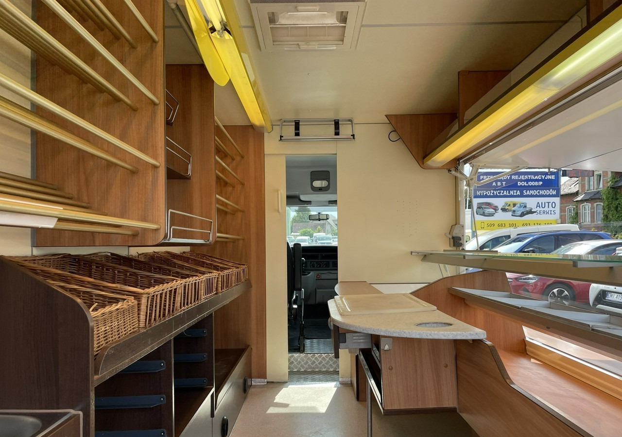 Renault Master Autosklep pieczywa Sklep Gastronomiczny Food Truck Foodtruck 2009 - Pojazdná predajňa: obrázok 3 Renault Master Autosklep pieczywa Sklep Gastronomiczny Food Truck Foodtruck 2009 - Pojazdná predajňa: obrázok 3