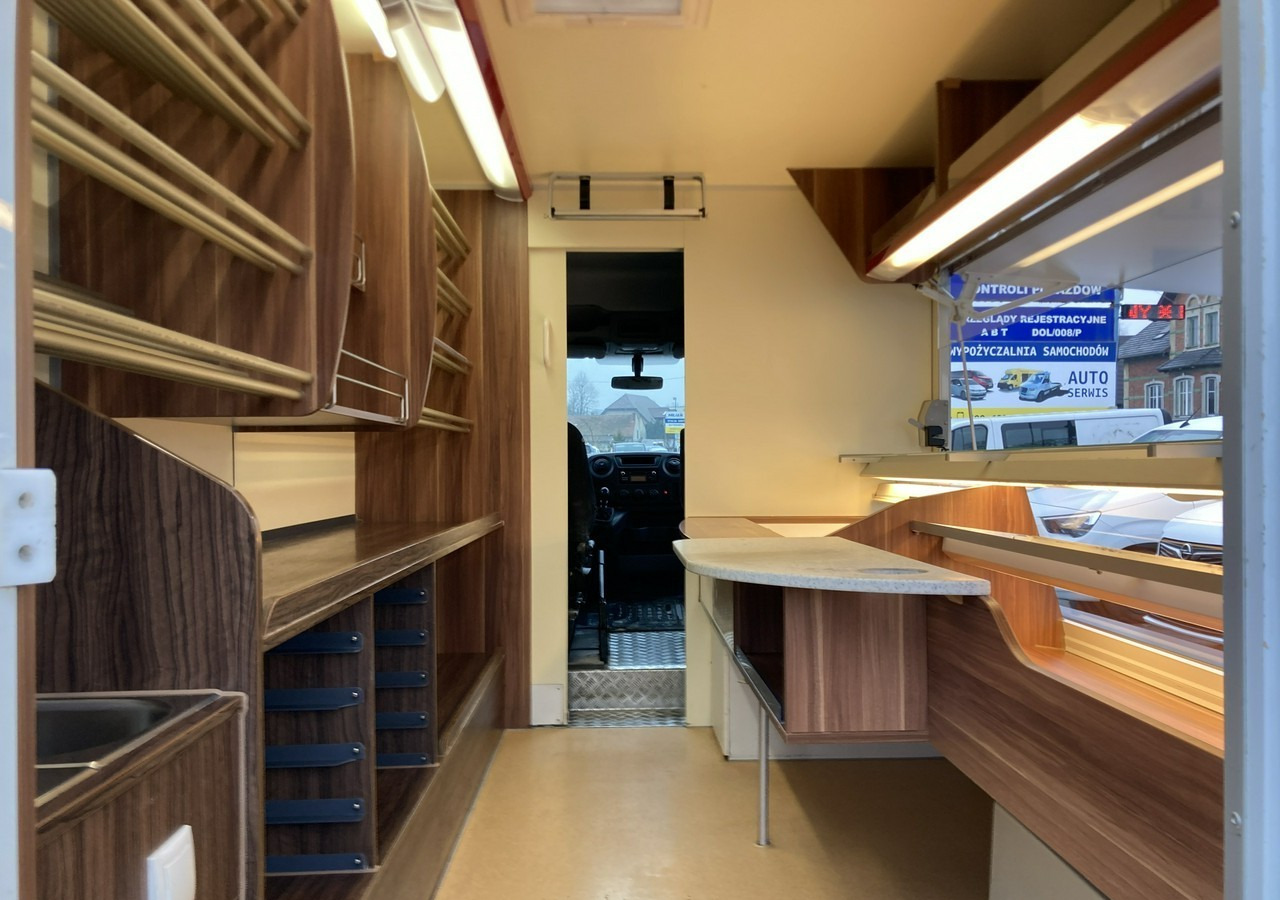 Renault Master Autosklep sklep Bar Gastronomiczny Food Truck Foodtruck Borco 2017 - Pojazdná predajňa: obrázok 3 Renault Master Autosklep sklep Bar Gastronomiczny Food Truck Foodtruck Borco 2017 - Pojazdná predajňa: obrázok 3