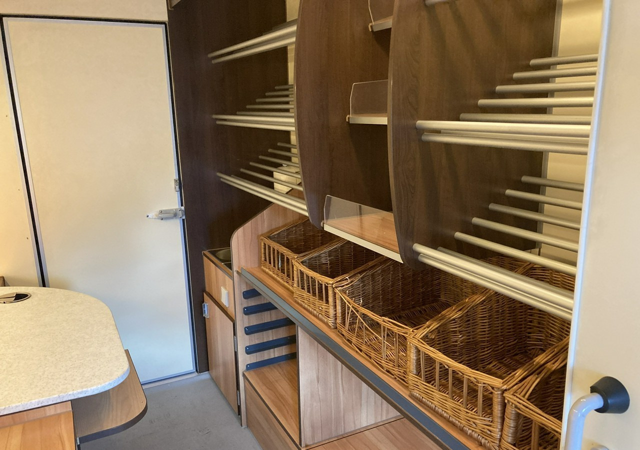 Pojazdná predajňa Renault Master Autosklep sklep bar Gastronomiczny Food Truck Foodtruck Borco 2012: obrázok 7