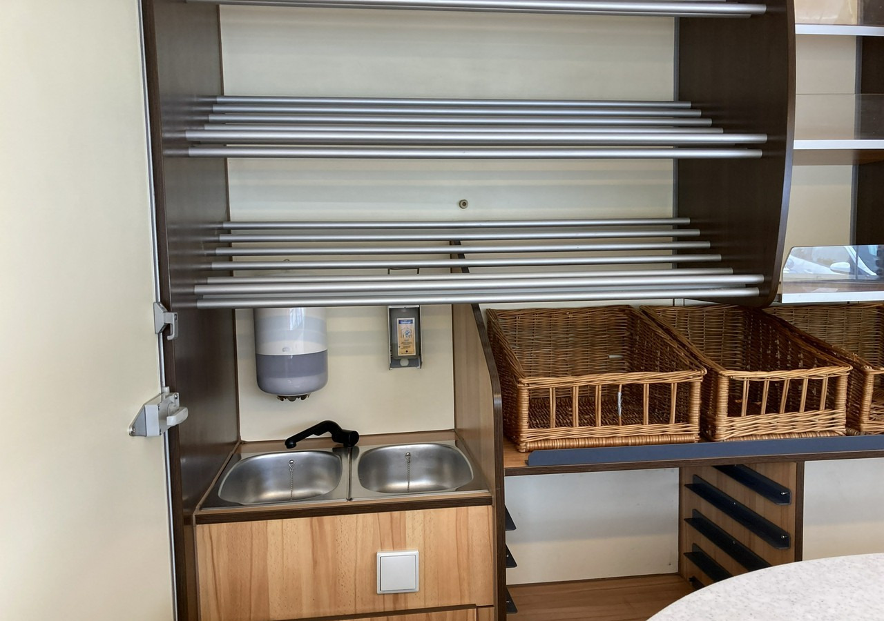 Pojazdná predajňa Renault Master Autosklep sklep bar Gastronomiczny Food Truck Foodtruck Borco 2012: obrázok 15