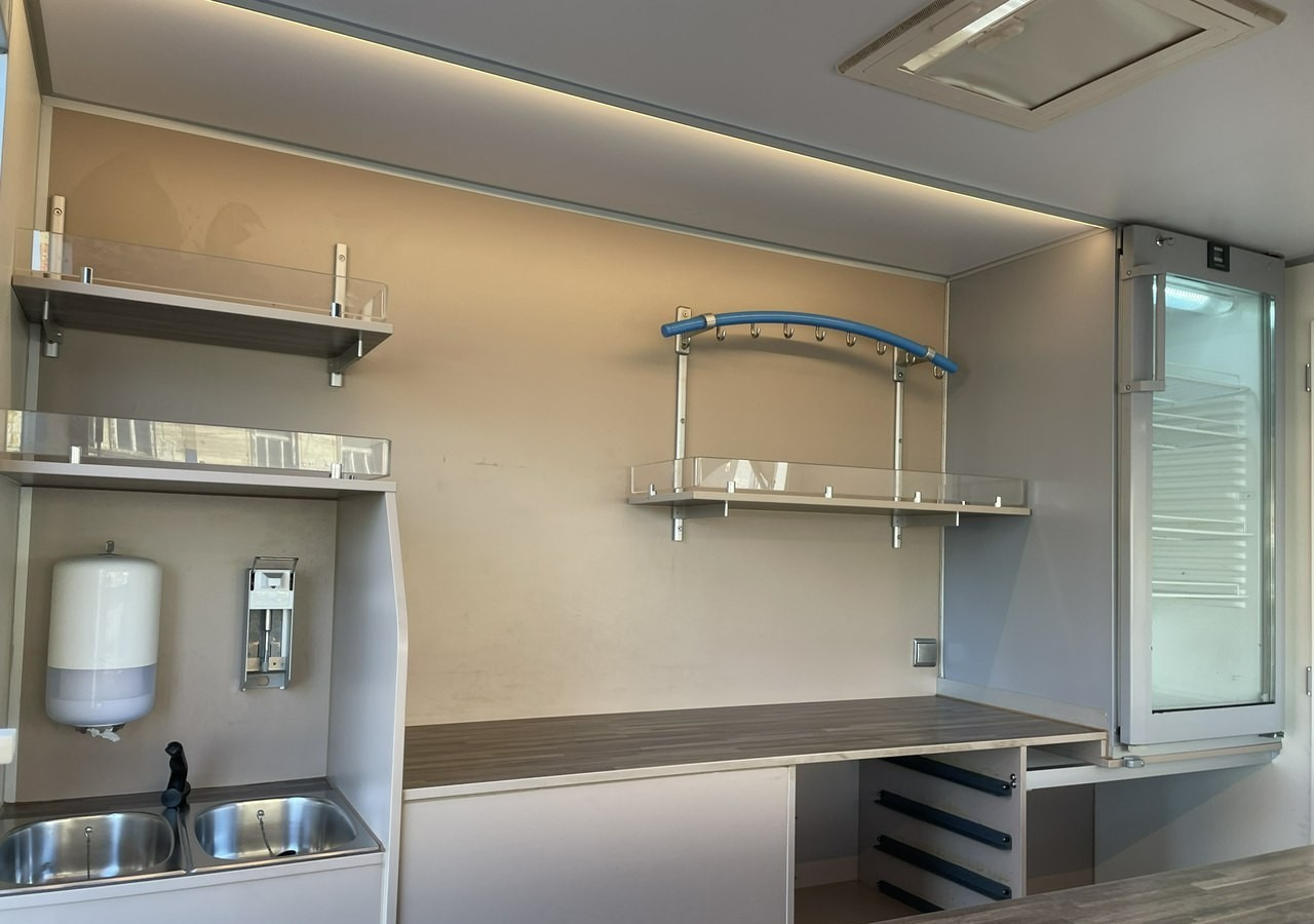 Renault Master Autosklep wędlin Gastronomiczny Food Truck Foodtruck Sklep Borco 201 - Pojazdná predajňa: obrázok 5 Renault Master Autosklep wędlin Gastronomiczny Food Truck Foodtruck Sklep Borco 201 - Pojazdná predajňa: obrázok 5