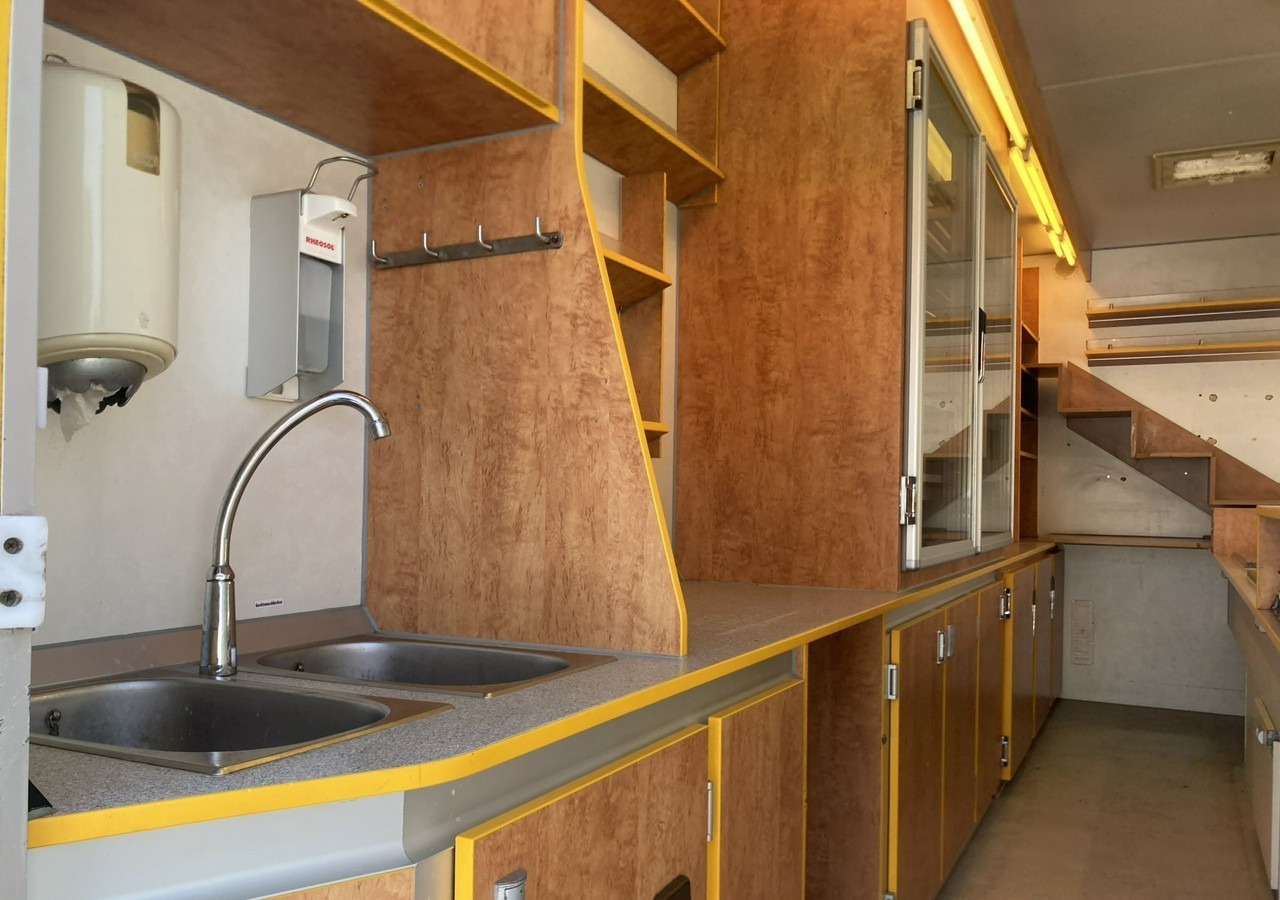 Pojazdná predajňa Renault Master Autosklep wędlin sklep bar Gastronomiczny Food Truck Foodtruck Borco: obrázok 9