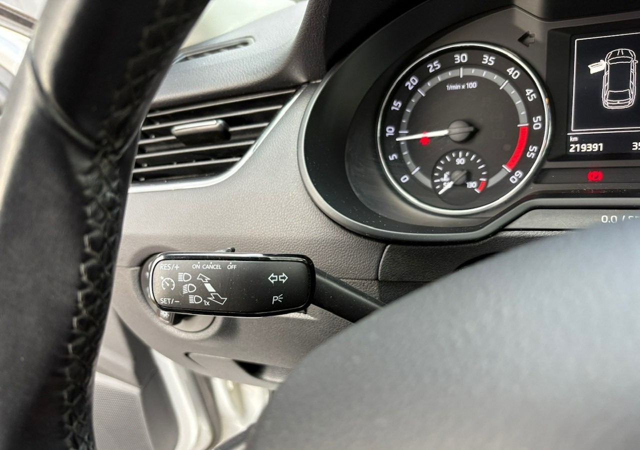 Automobil Skoda Octavia III Skoda Octavia 4X4 Scout 2.0 TDI -150KM Model 2017 Bezwypadkowa FV 23: obrázok 19 Automobil Skoda Octavia III Skoda Octavia 4X4 Scout 2.0 TDI -150KM Model 2017 Bezwypadkowa FV 23: obrázok 19