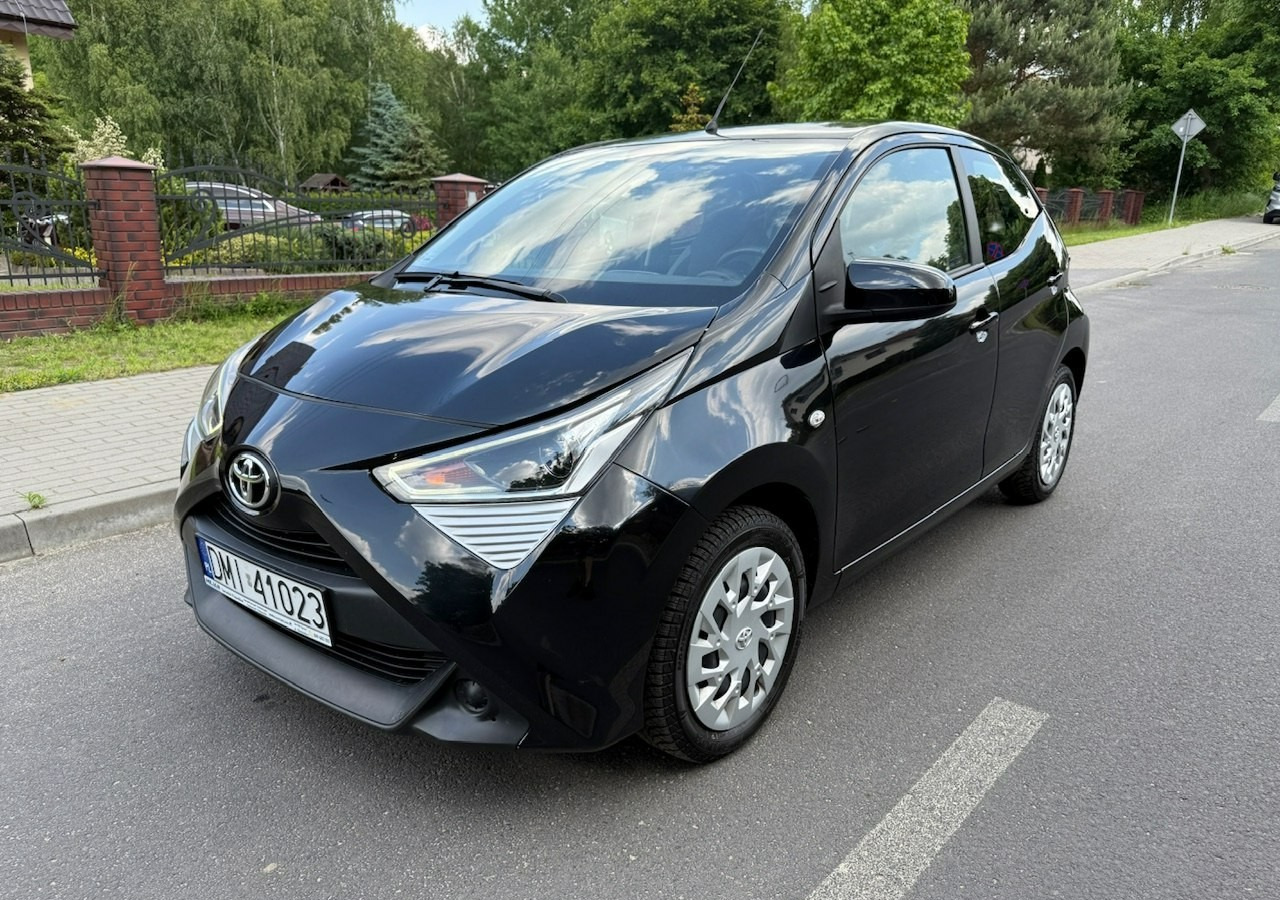 Toyota Aygo II Toyota Aygo 1.0-16V Klima Salon PL 24651km Model 2021 - Hatchback: obrázok 1 Toyota Aygo II Toyota Aygo 1.0-16V Klima Salon PL 24651km Model 2021 - Hatchback: obrázok 1