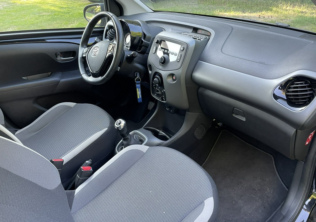 Toyota Aygo II Toyota Aygo 1.0-16V Klima Salon PL 24651km Model 2021 - Hatchback: obrázok 4 Toyota Aygo II Toyota Aygo 1.0-16V Klima Salon PL 24651km Model 2021 - Hatchback: obrázok 4