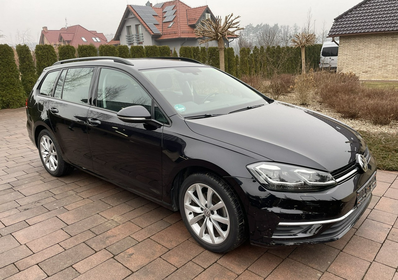 Volkswagen Golf VIII Volkswagen Golf VII 1.0 -115KM TSI 39482km Comfortline Model 2021 - Automobil: obrázok 1 Volkswagen Golf VIII Volkswagen Golf VII 1.0 -115KM TSI 39482km Comfortline Model 2021 - Automobil: obrázok 1
