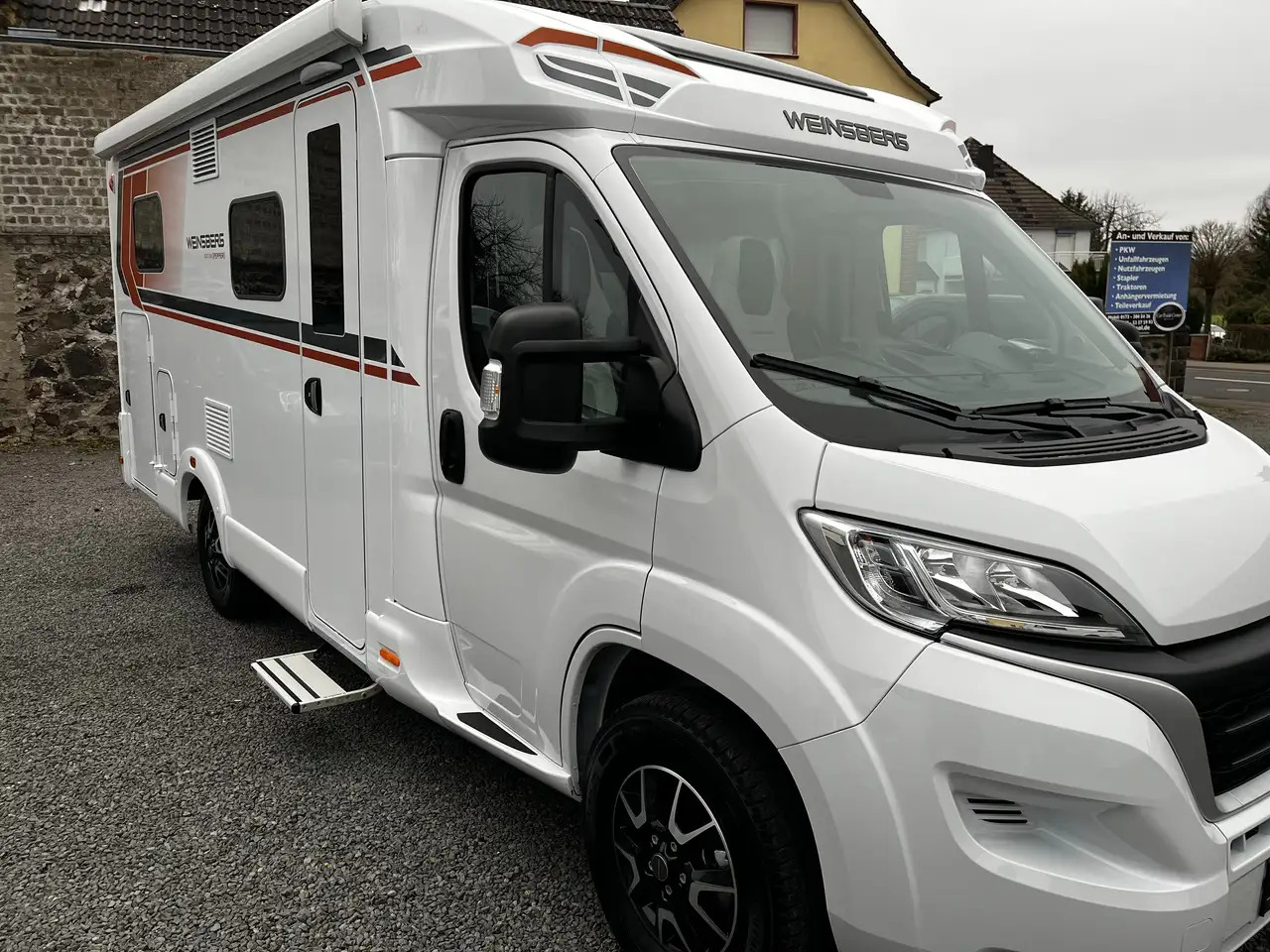 Weinsberg CaraCompact 600 MEG Pepper Mietwagen Verfügbar - Polointegrované obytné auto: obrázok 1 Weinsberg CaraCompact 600 MEG Pepper Mietwagen Verfügbar - Polointegrované obytné auto: obrázok 1