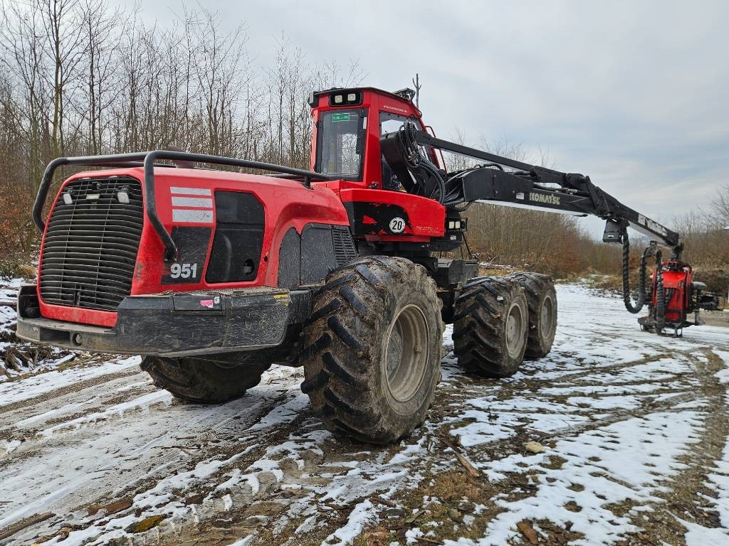 Komatsu 951 - Lesnícky harvestor: obrázok 3 Komatsu 951 - Lesnícky harvestor: obrázok 3