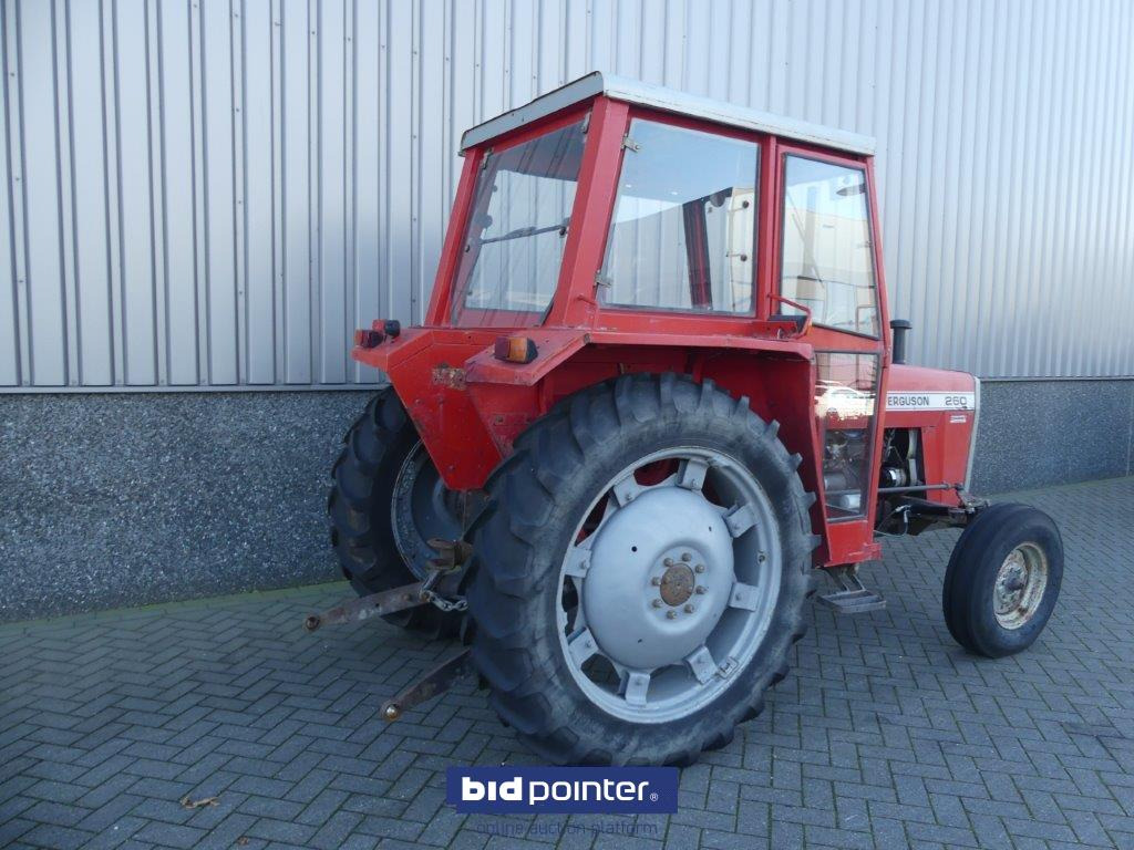 Massey Ferguson 260 with 4226 Hours and powersteering - Traktor: obrázok 2 Massey Ferguson 260 with 4226 Hours and powersteering - Traktor: obrázok 2