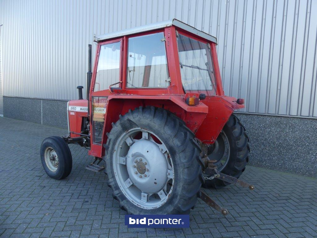 Massey Ferguson 260 with 4226 Hours and powersteering - Traktor: obrázok 4 Massey Ferguson 260 with 4226 Hours and powersteering - Traktor: obrázok 4