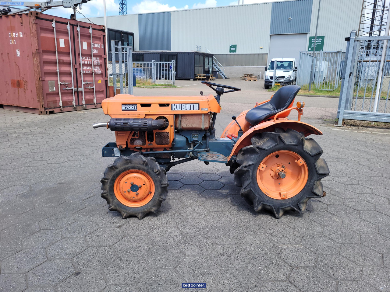 Kubota B7001 - Kompaktný traktor: obrázok 3 Kubota B7001 - Kompaktný traktor: obrázok 3