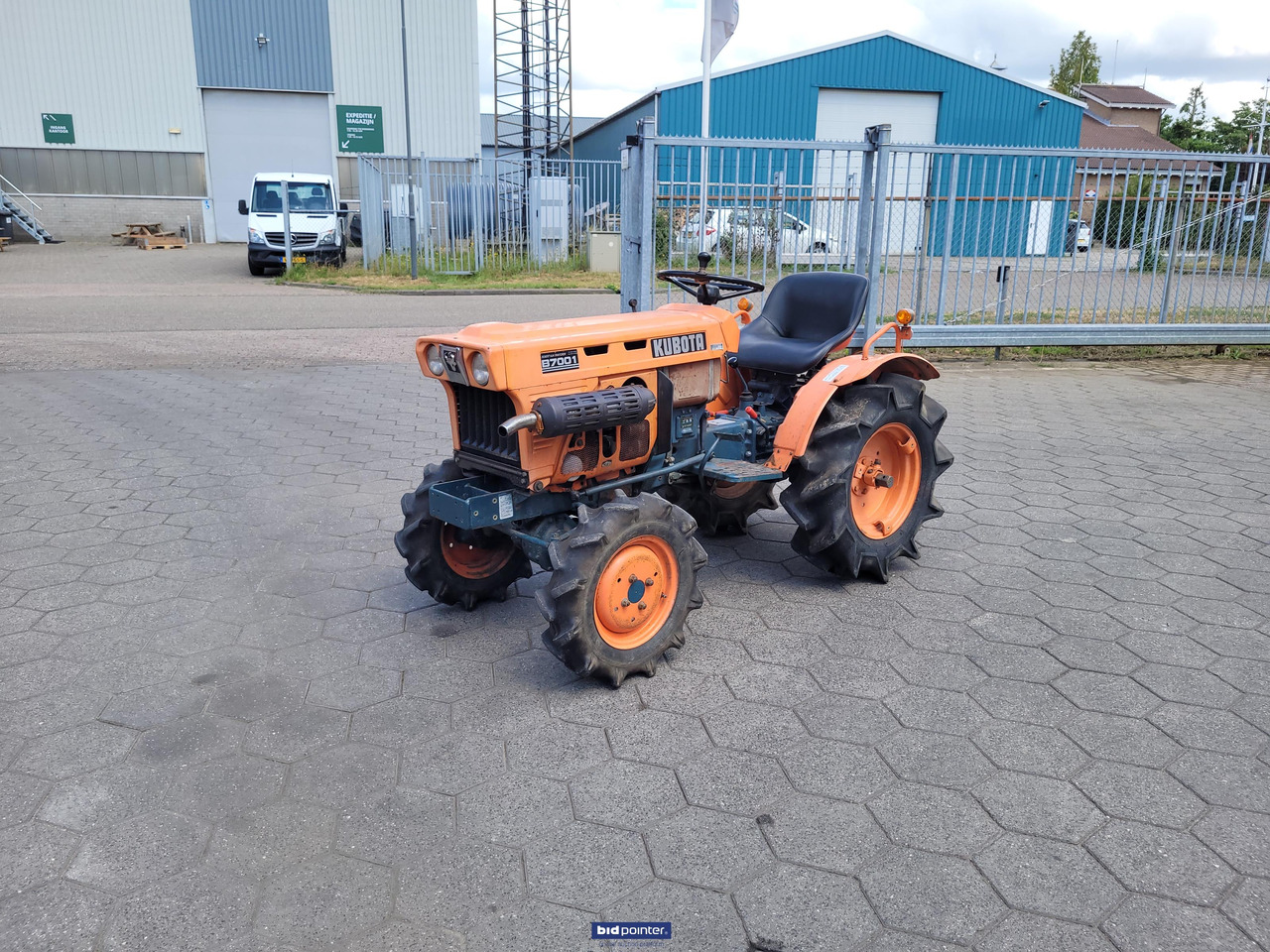 Kubota B7001 - Kompaktný traktor: obrázok 2 Kubota B7001 - Kompaktný traktor: obrázok 2